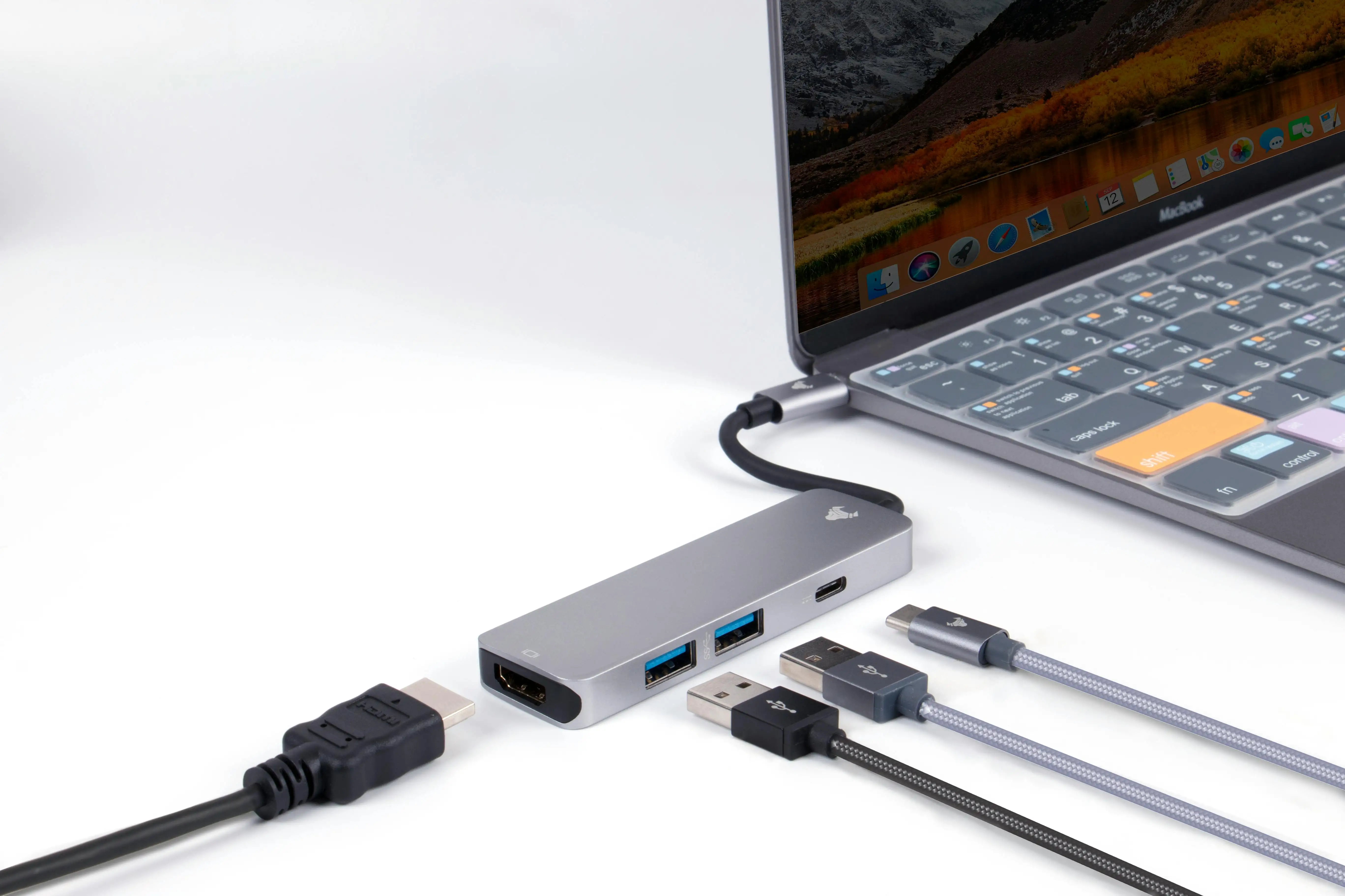 هاب USB چندکاره با پورت USB-C، کارت‌خوان و شارژ سریع؛ مناسب برای اتصال لوازم جانبی و انتقال داده در لپ‌تاپ و کامپیوتر